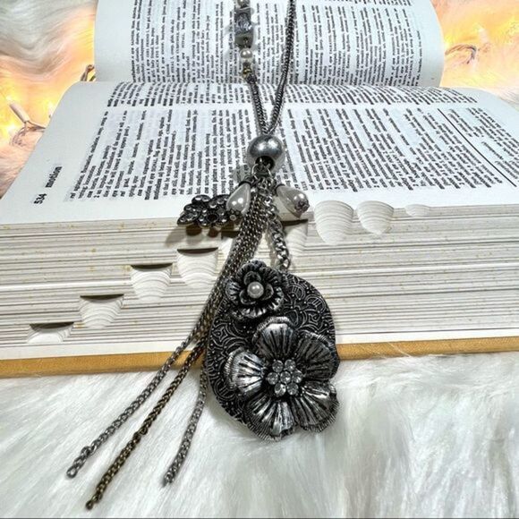 Jewelry - Long Vintage Distressed Metal Flower Picture Locket